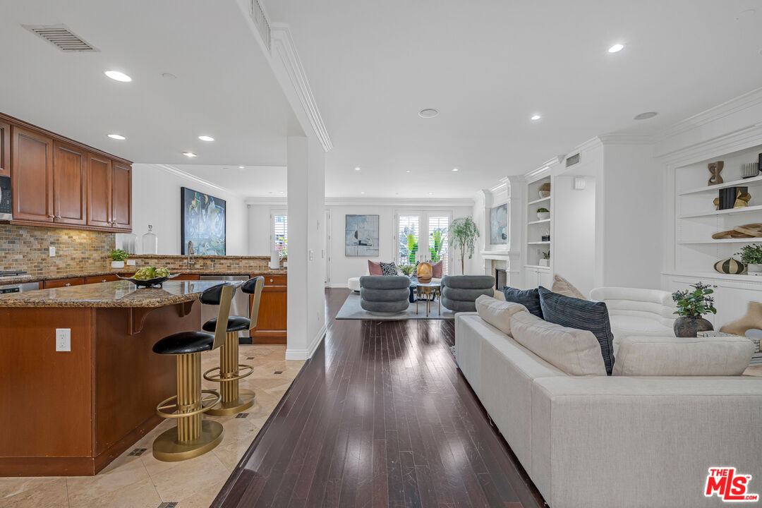 143 N Arnaz Dr Unit: 304
