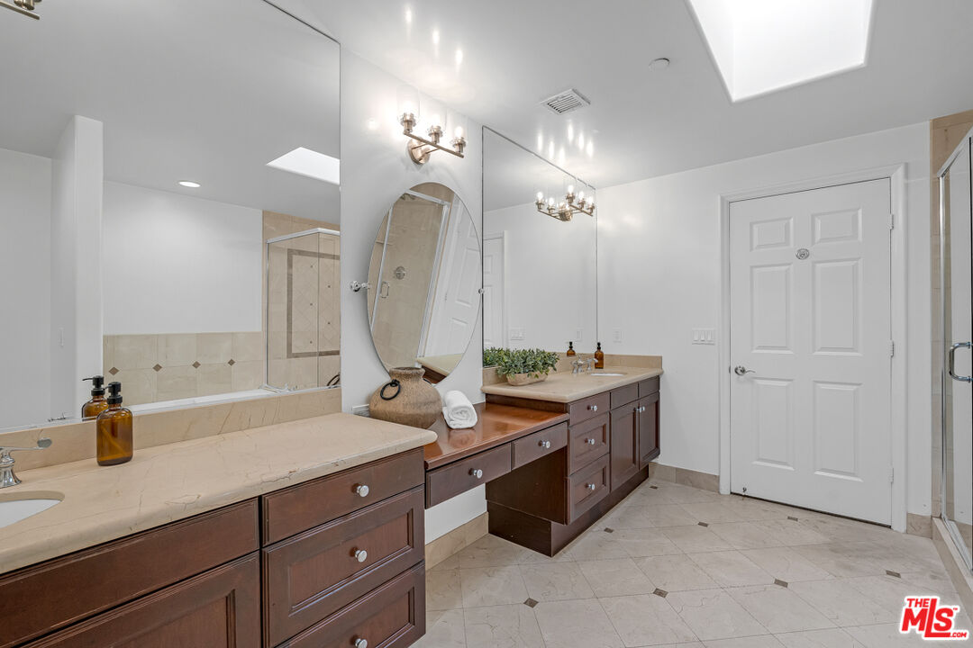 143 N Arnaz Dr Unit: 304