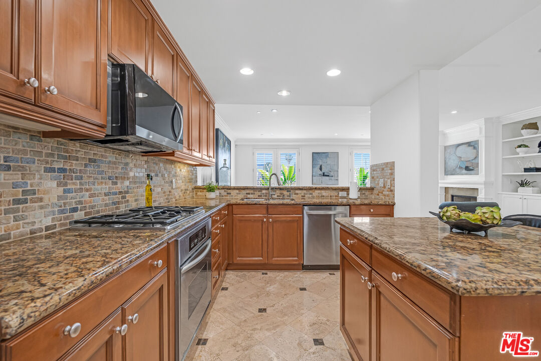 143 N Arnaz Dr Unit: 304