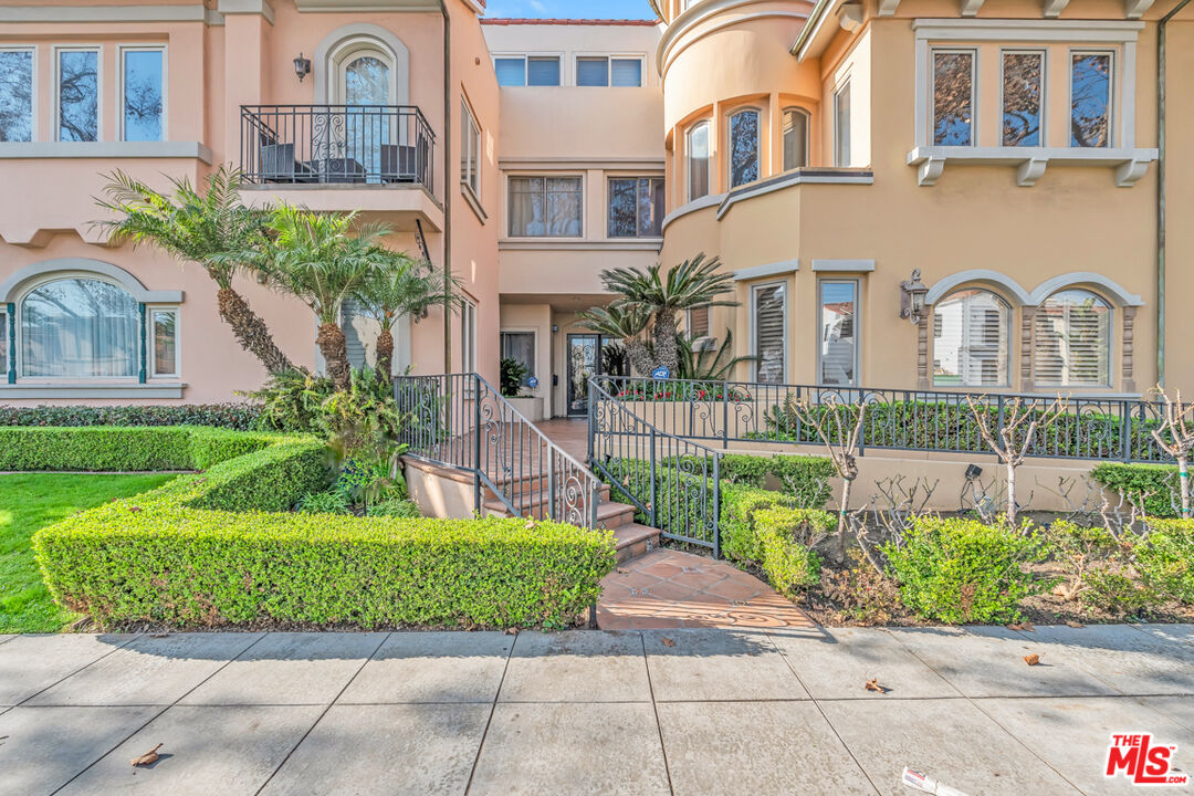 143 N Arnaz Dr Unit: 304