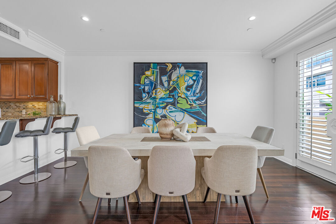 143 N Arnaz Dr Unit: 304