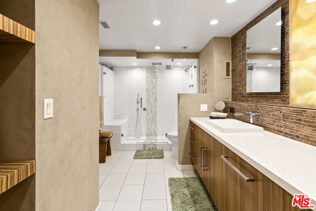 535 Ocean Ave Unit: 8C