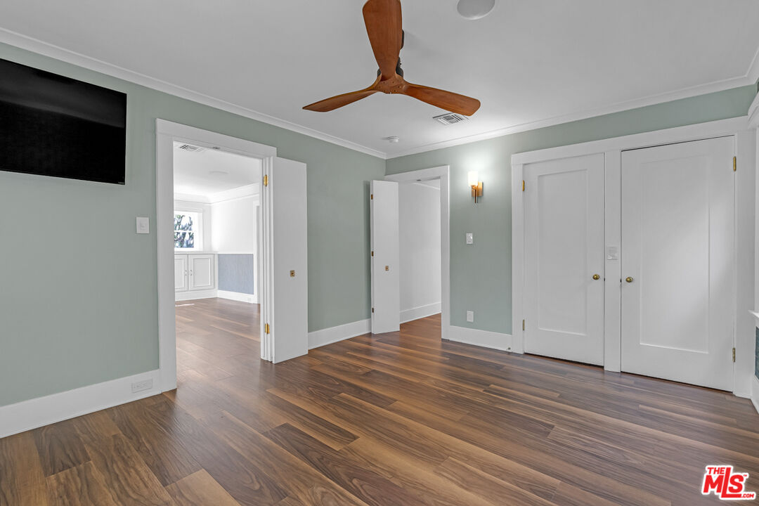 7024 De Longpre Ave