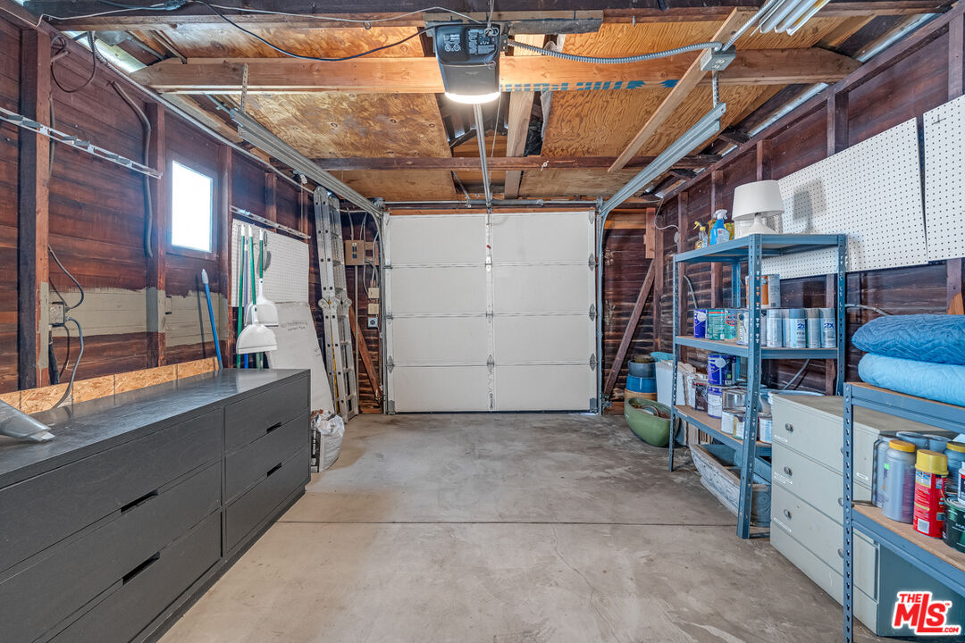 7024 De Longpre Ave