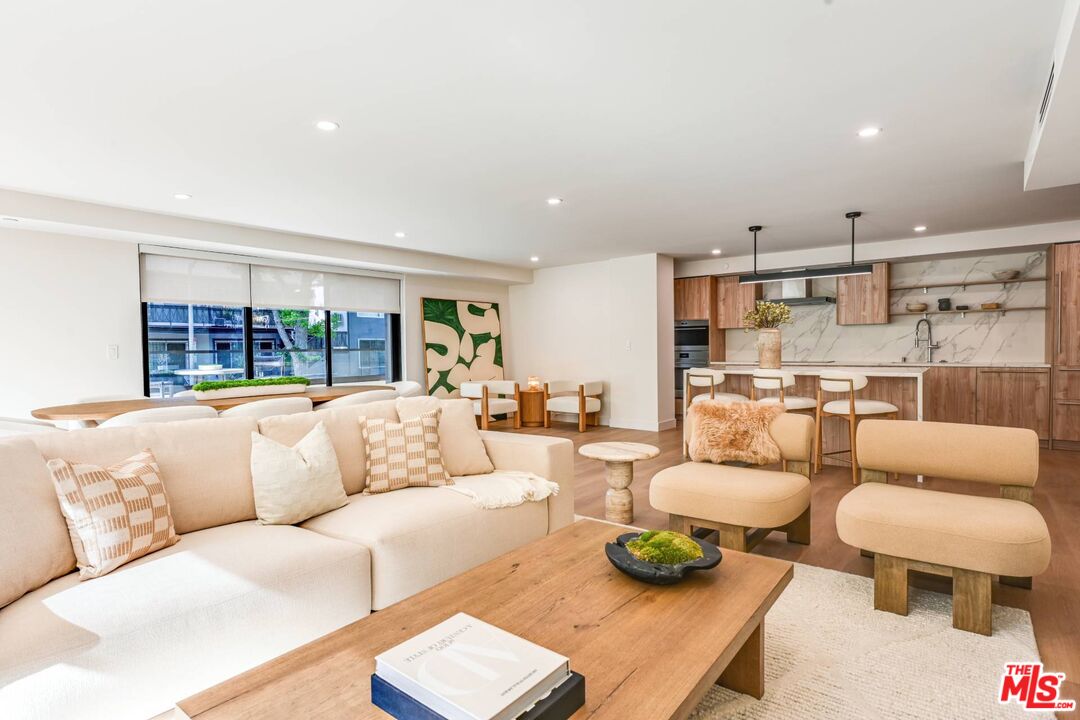 350 N Palm Dr Unit: 402