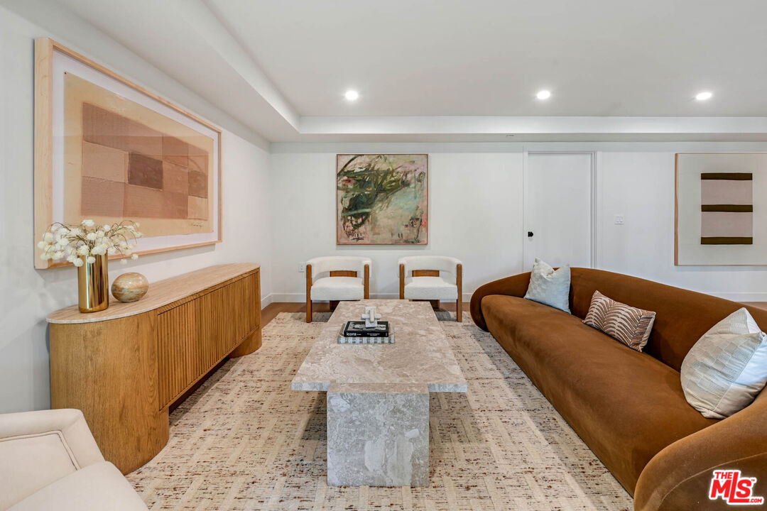 350 N Palm Dr Unit: 303