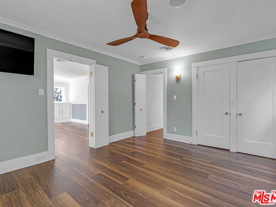 7024 De Longpre Ave