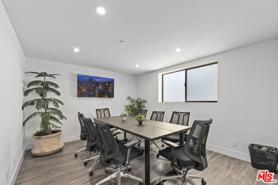 725 N Alfred St Unit: 202