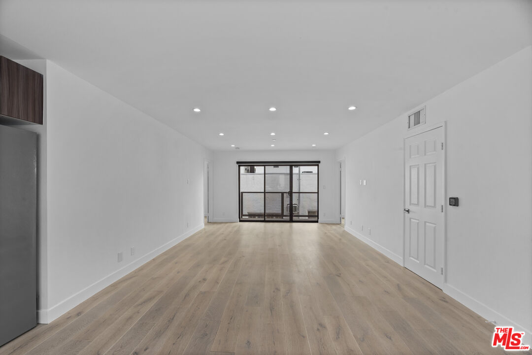 725 N Alfred St Unit: 202