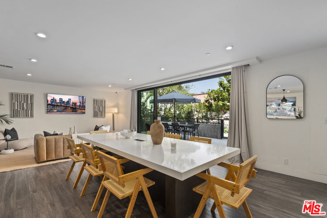 725 N Alfred St Unit: 202