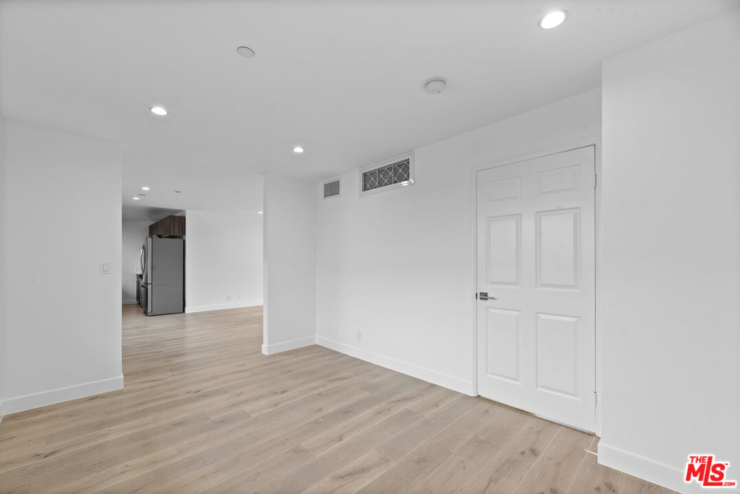 725 N Alfred St Unit: 202