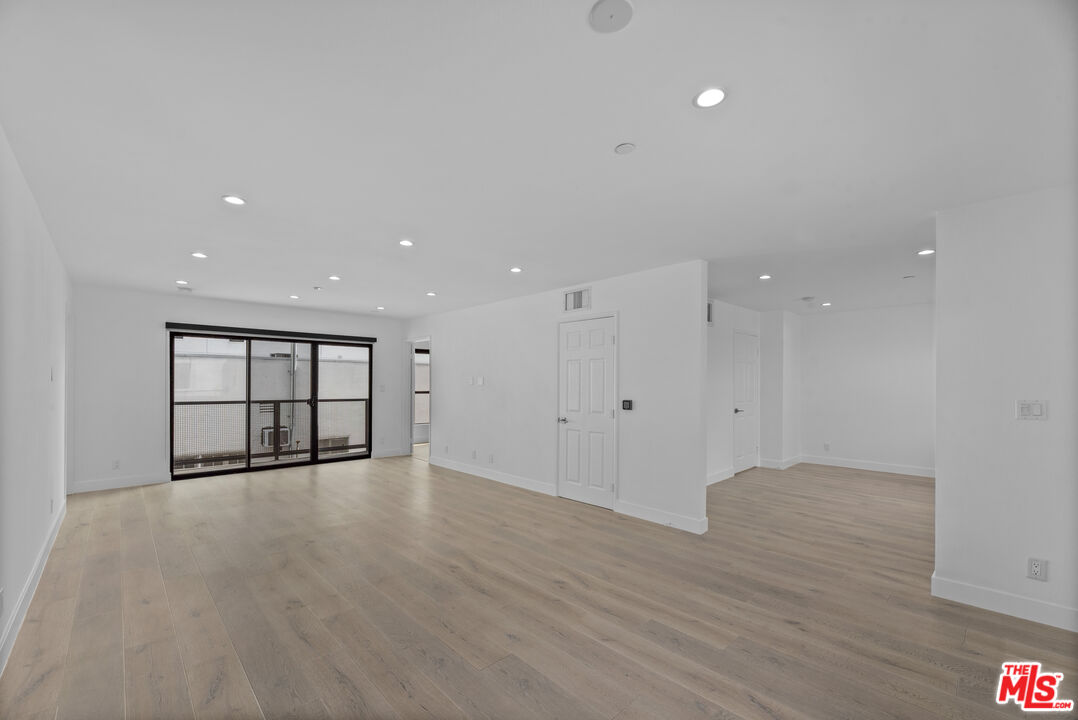 725 N Alfred St Unit: 202