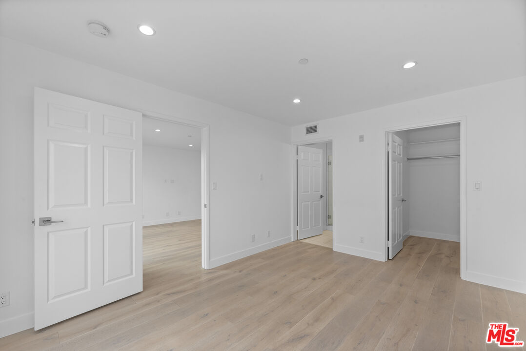 725 N Alfred St Unit: 202