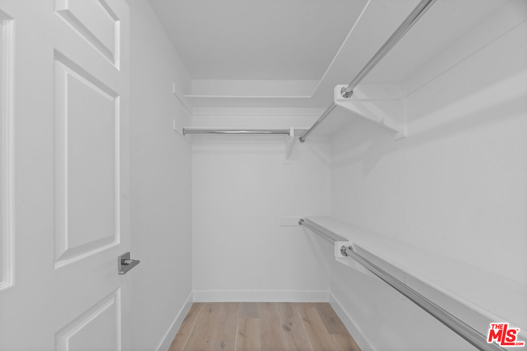725 N Alfred St Unit: 202