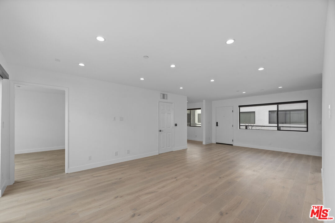 725 N Alfred St Unit: 202