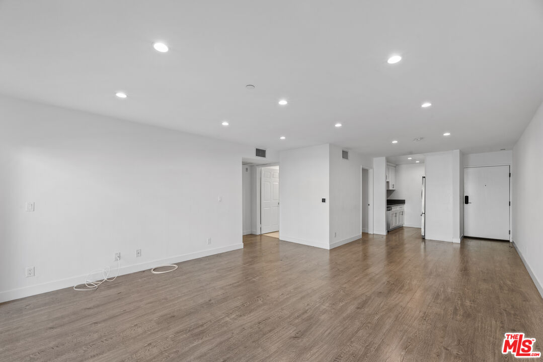 725 N Alfred St Unit: 107