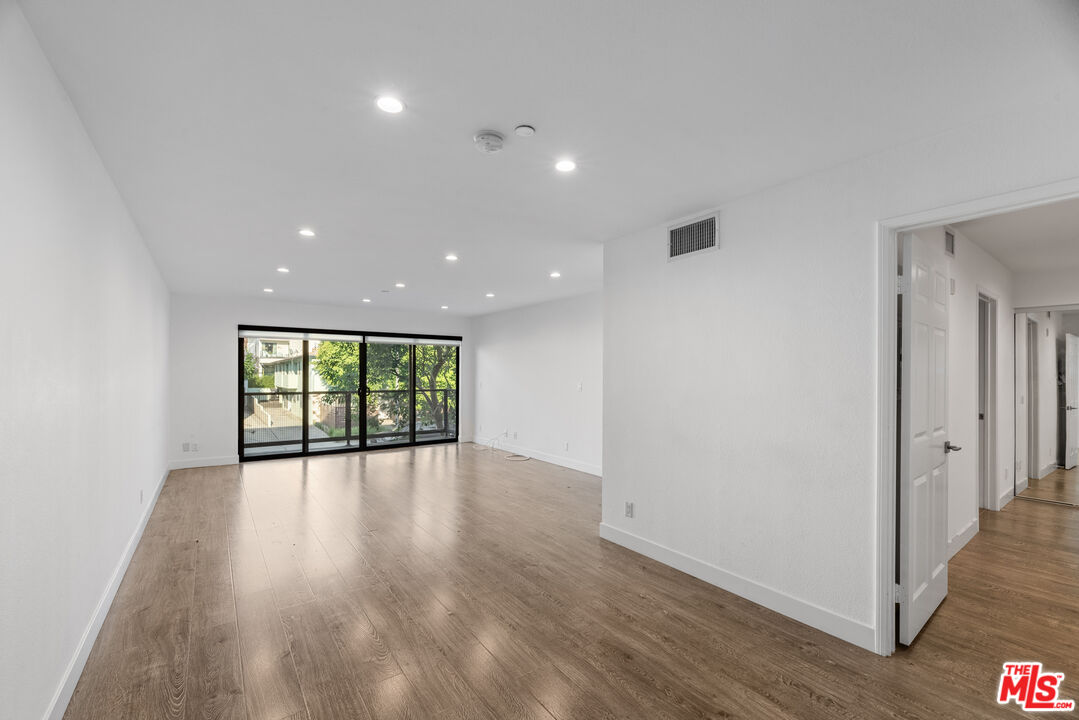 725 N Alfred St Unit: 107