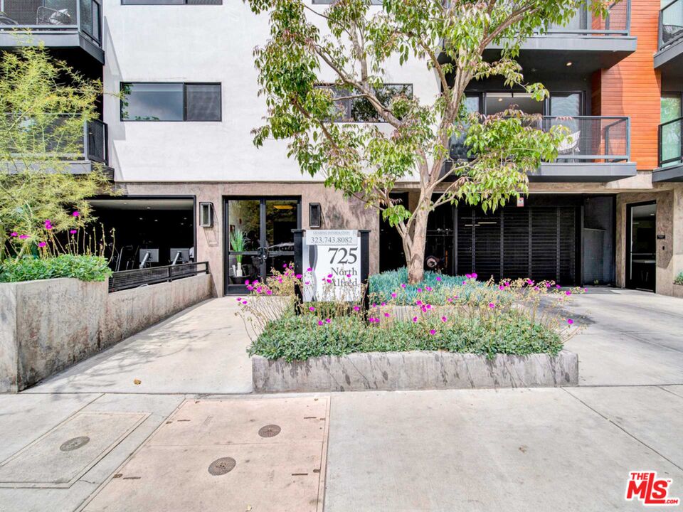 725 N Alfred St Unit: 107