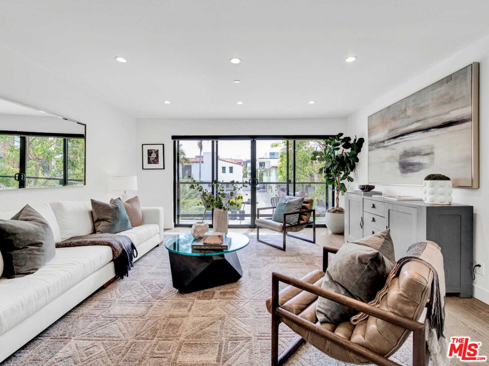 725 N Alfred St Unit: 107
