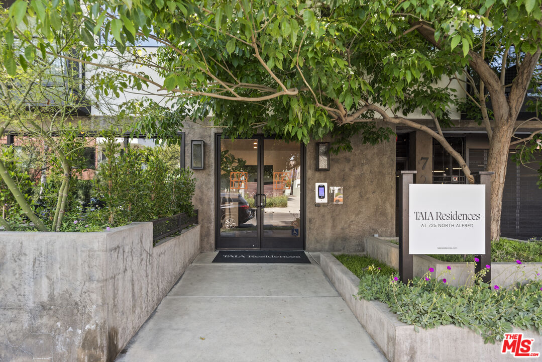 725 N Alfred St Unit: 107