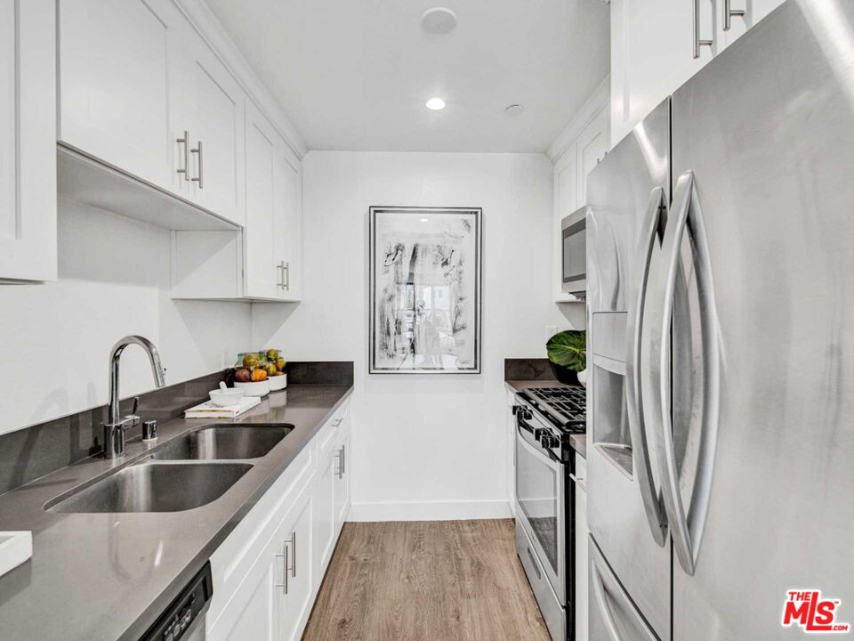 725 N Alfred St Unit: 107