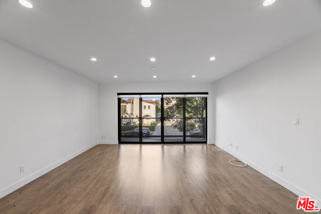 725 N Alfred St Unit: 107