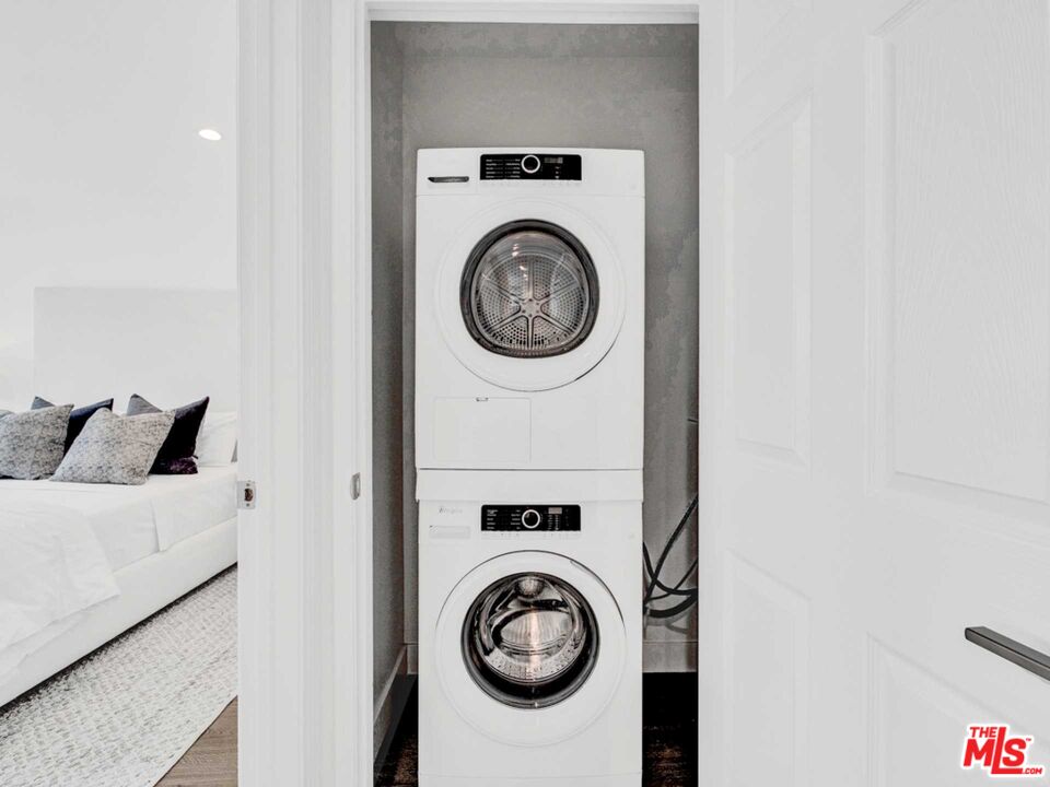 725 N Alfred St Unit: 107