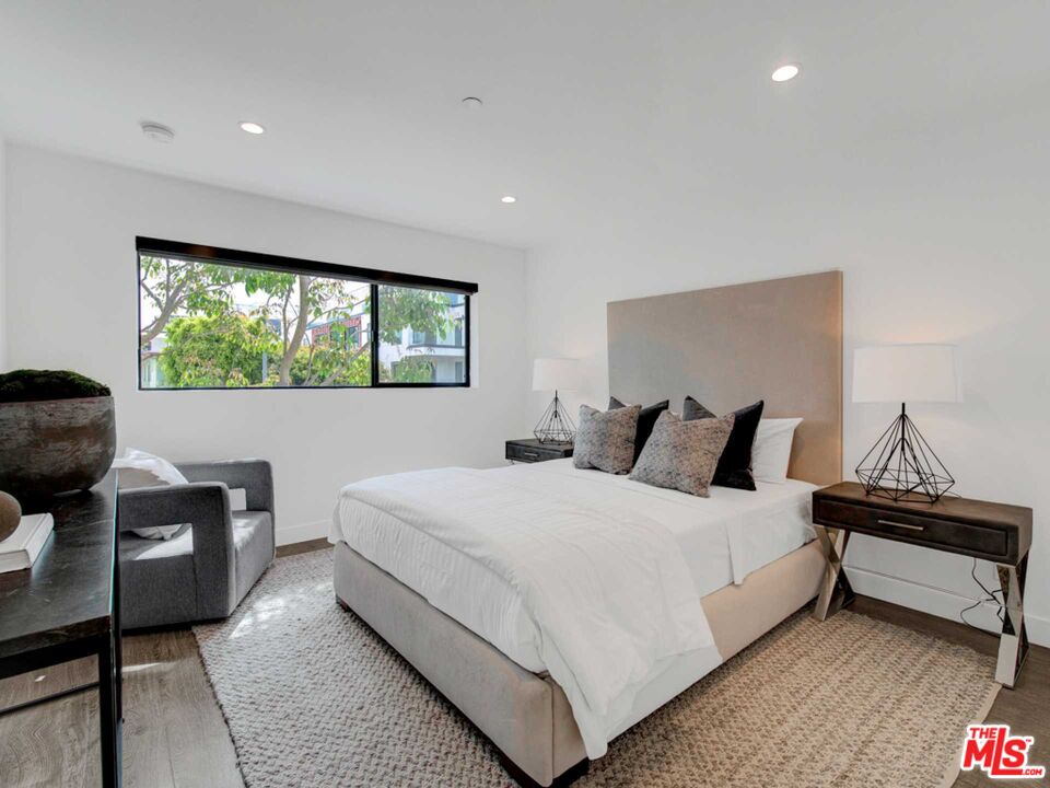 725 N Alfred St Unit: 107