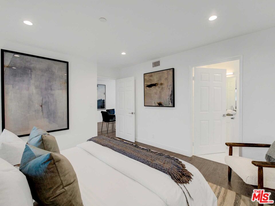 725 N Alfred St Unit: 107