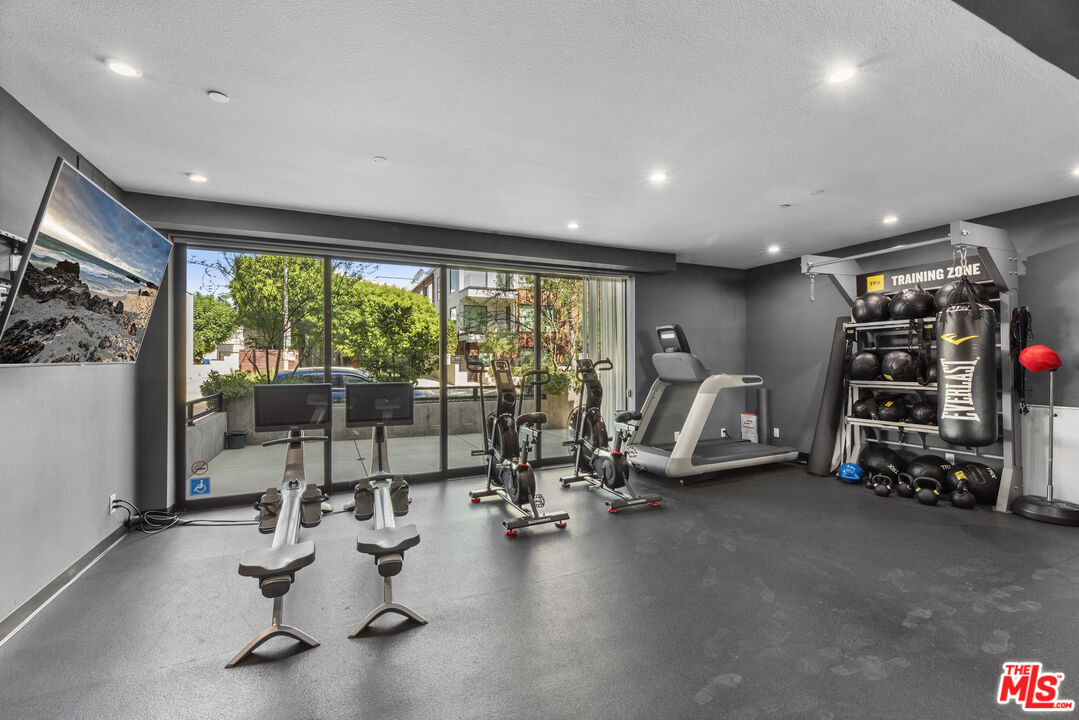 725 N Alfred St Unit: 107