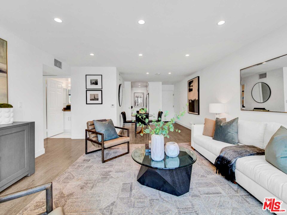 725 N Alfred St Unit: 107