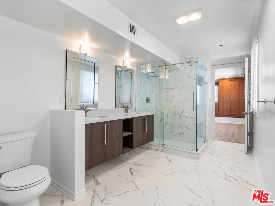 112 N Elm Dr