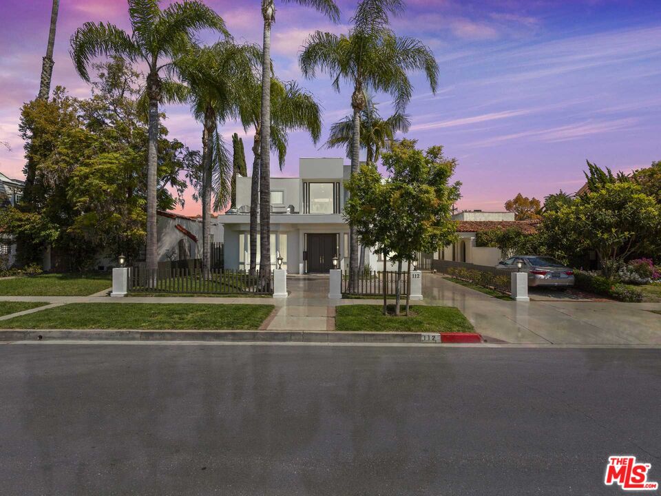 112 N Elm Dr