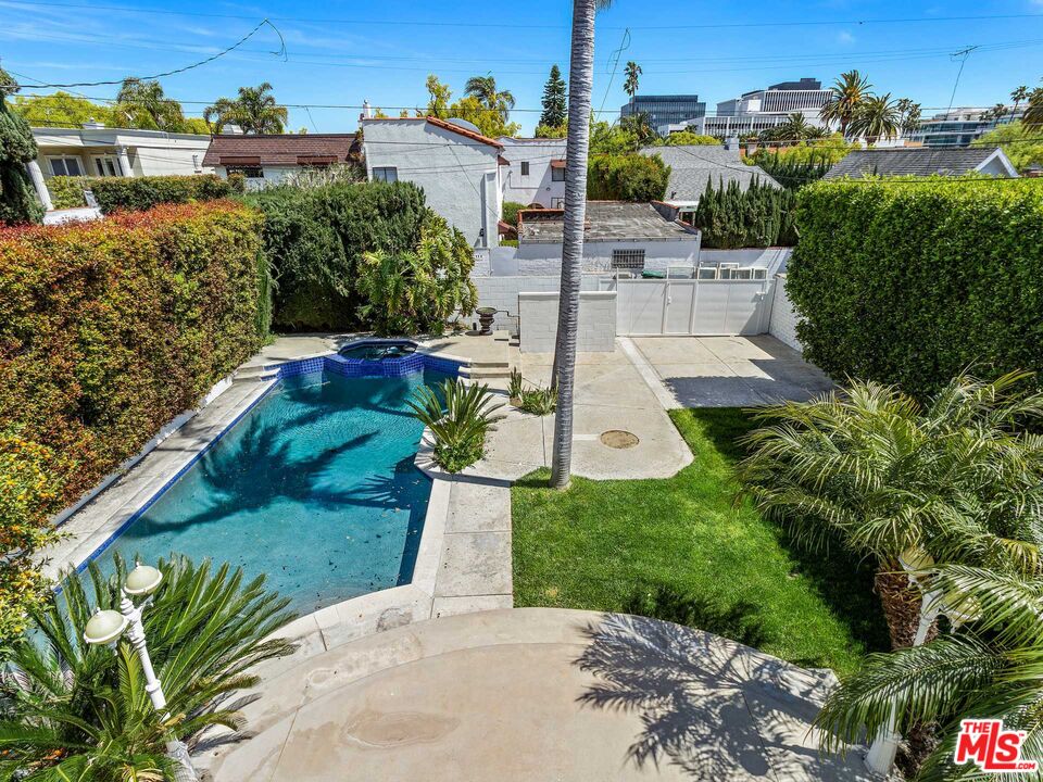 112 N Elm Dr
