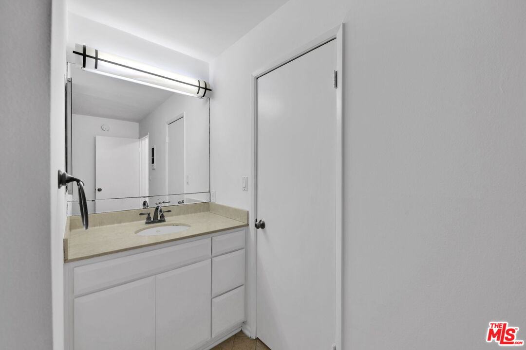 723 Palisades Beach Rd Unit: 107