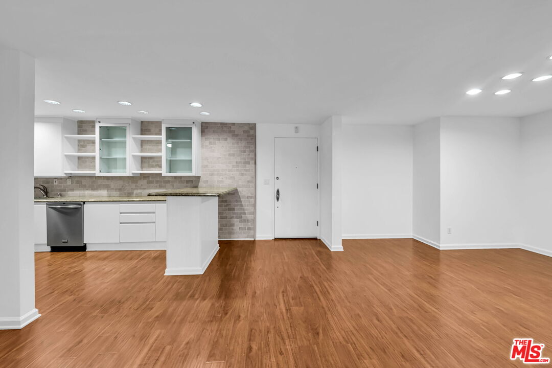 723 Palisades Beach Rd Unit: 107