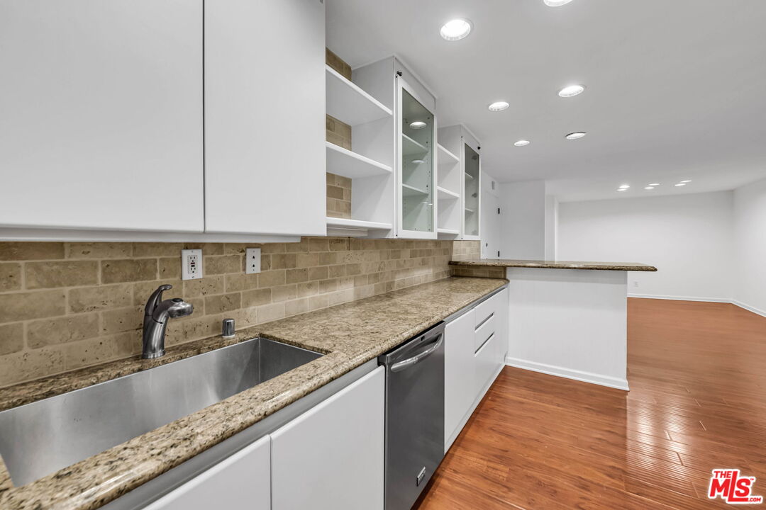 723 Palisades Beach Rd Unit: 107