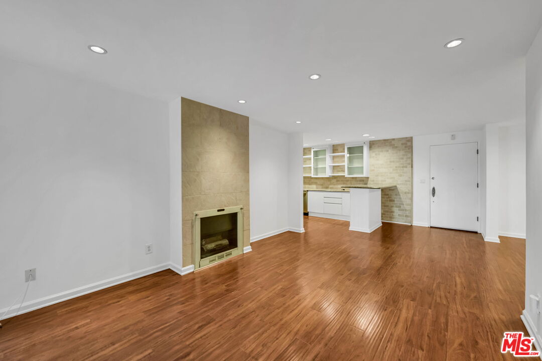 723 Palisades Beach Rd Unit: 107