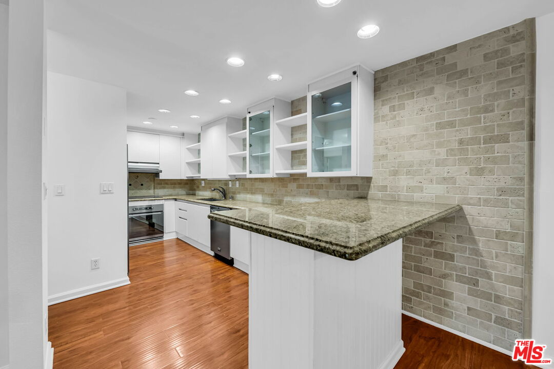 723 Palisades Beach Rd Unit: 107