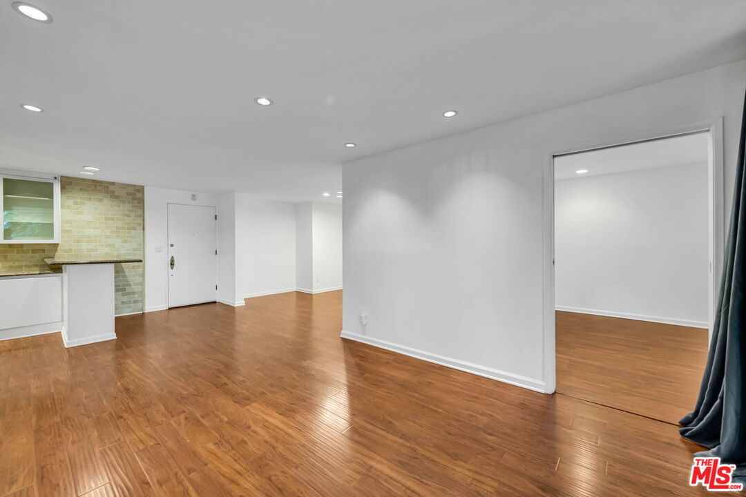 723 Palisades Beach Rd Unit: 107