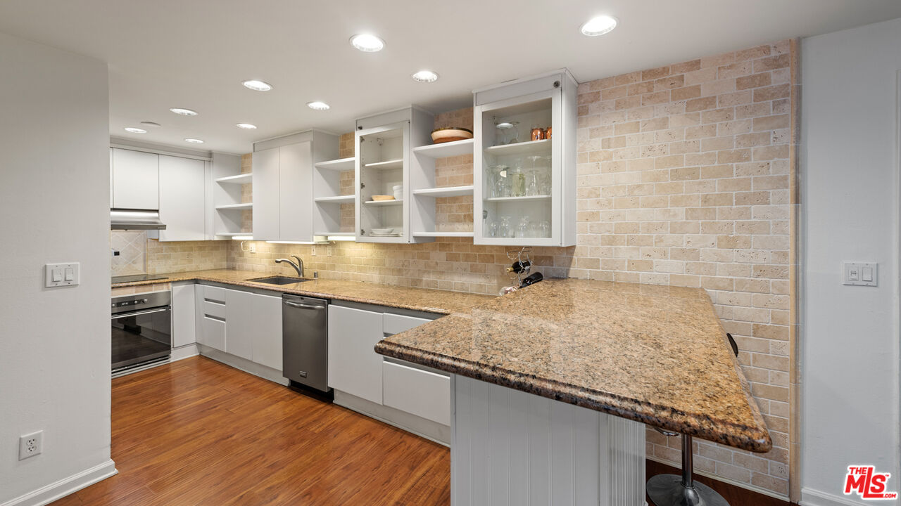 723 Palisades Beach Rd Unit: 107