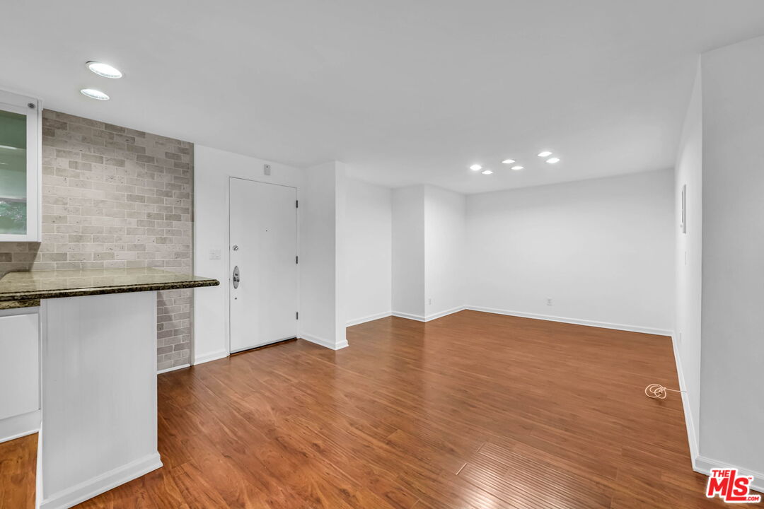 723 Palisades Beach Rd Unit: 107