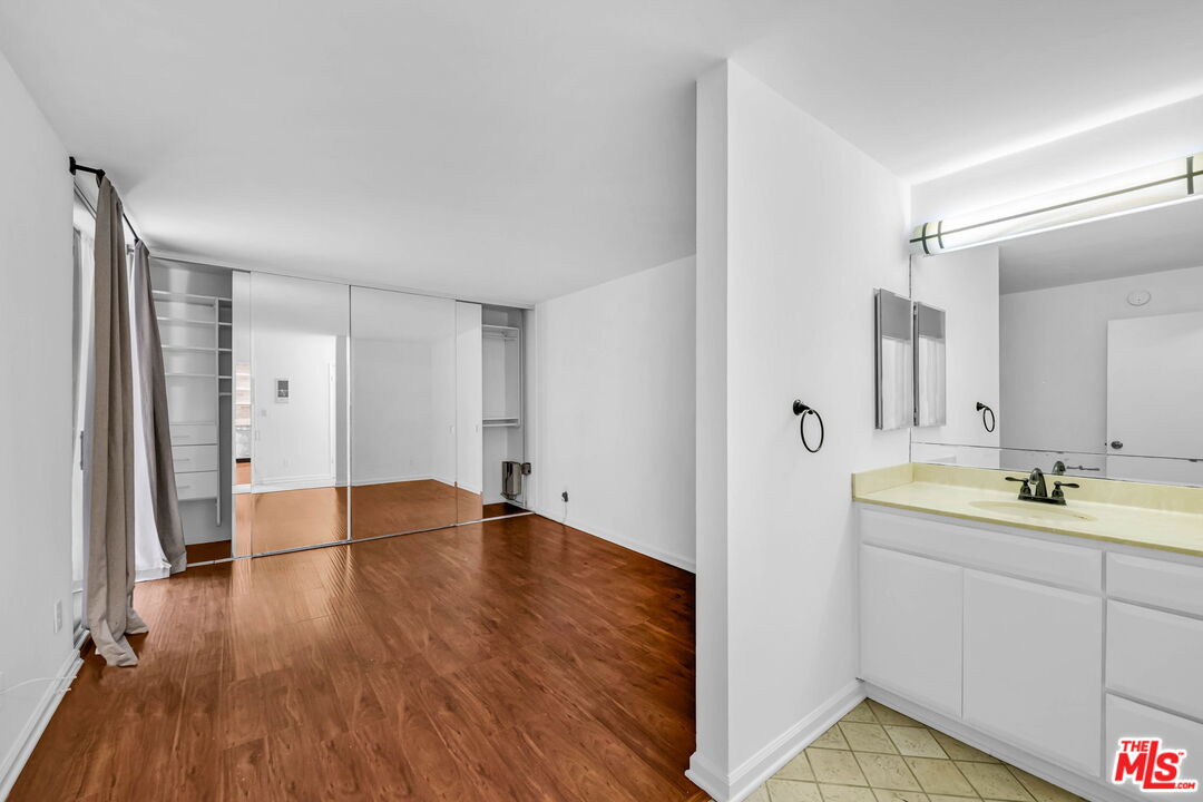 723 Palisades Beach Rd Unit: 107