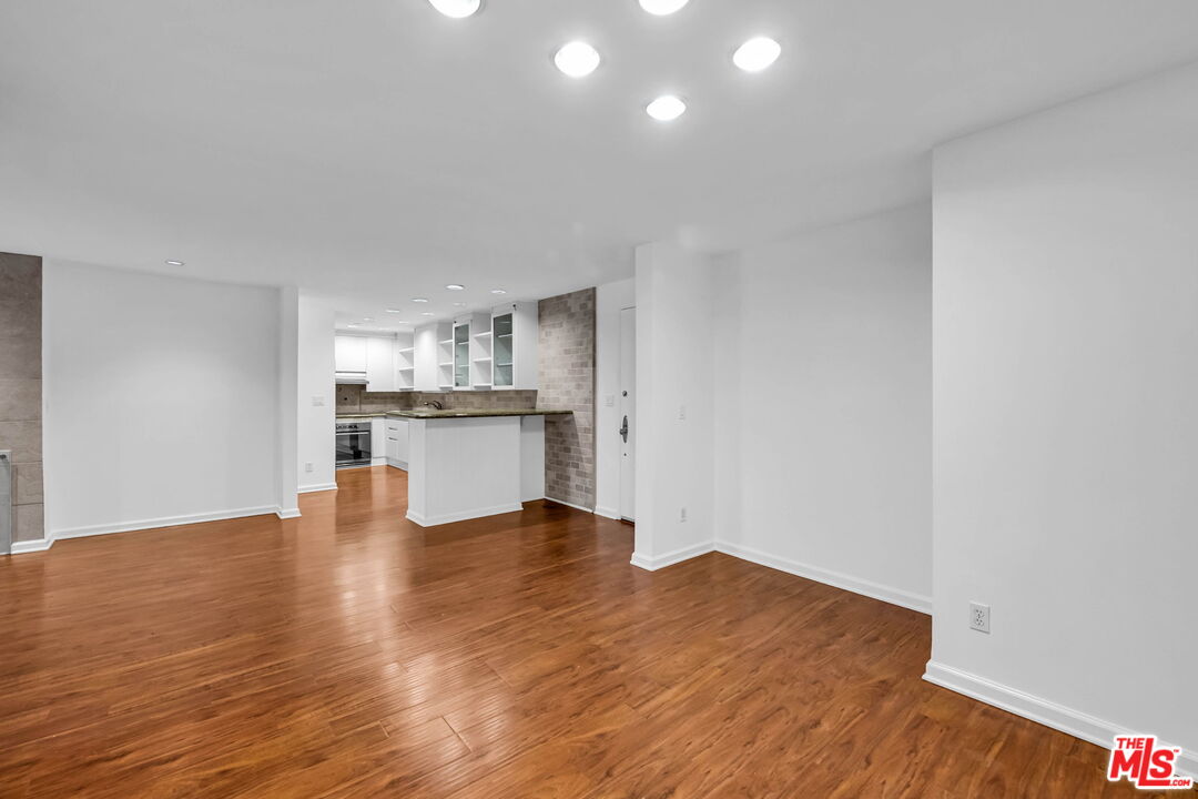 723 Palisades Beach Rd Unit: 107