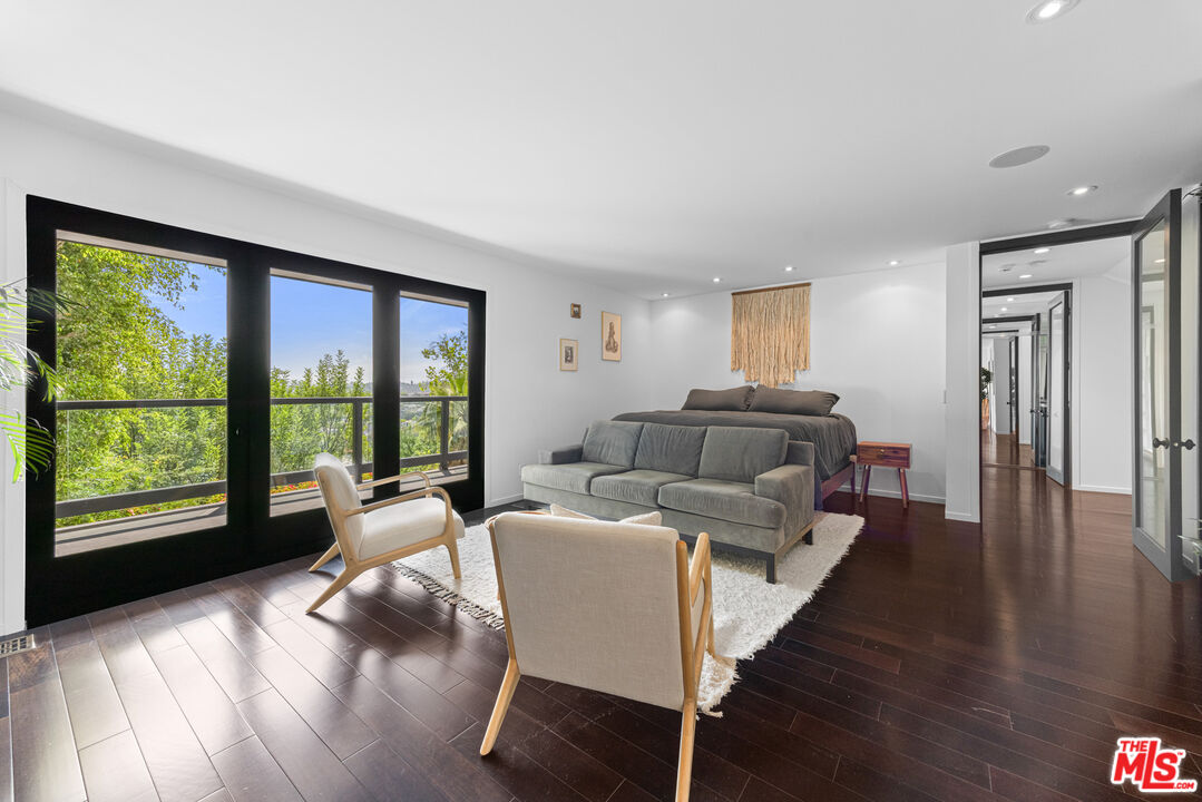 2300 Ronda Vista Dr