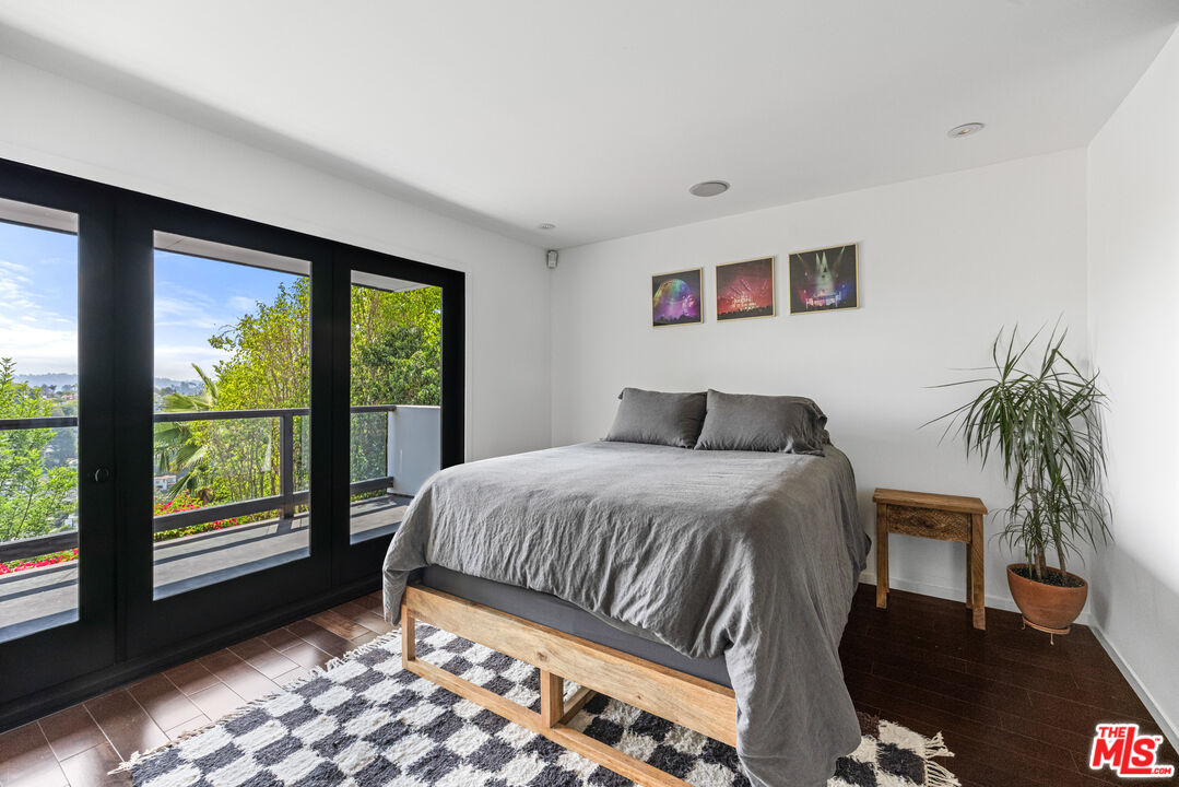 2300 Ronda Vista Dr
