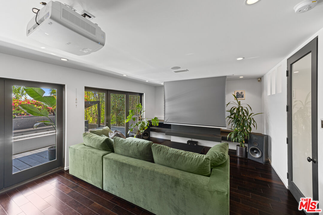 2300 Ronda Vista Dr