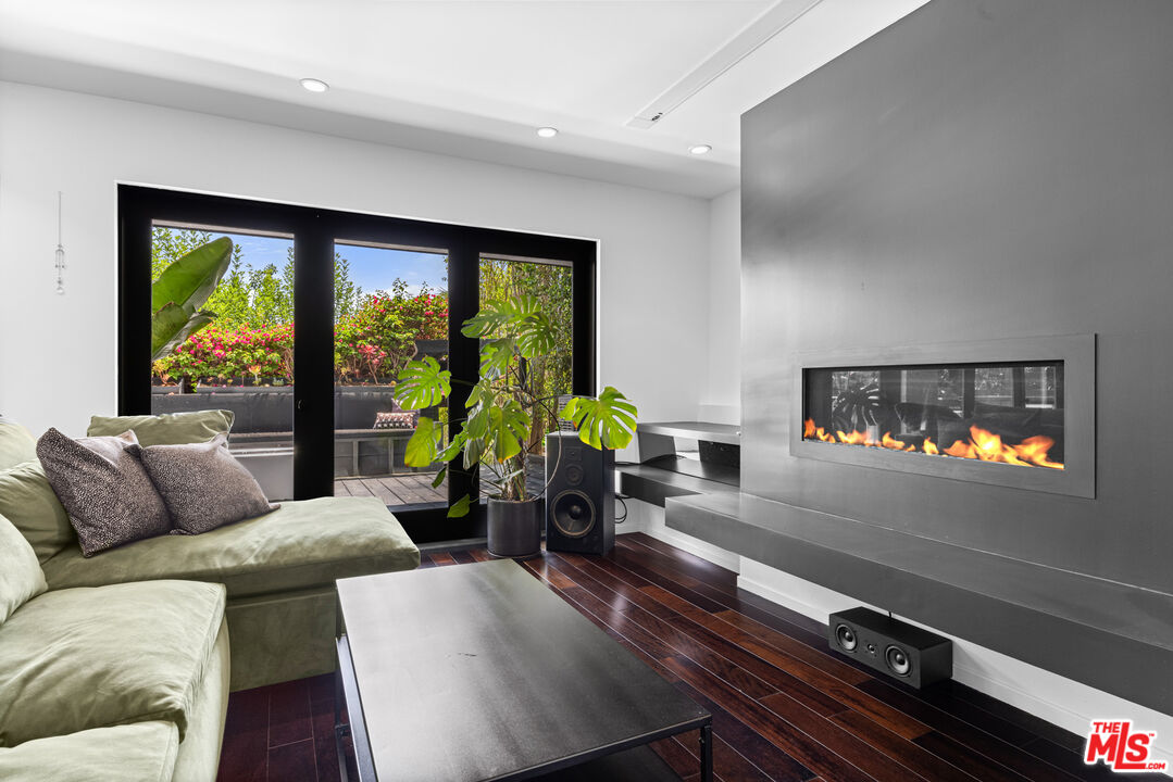 2300 Ronda Vista Dr