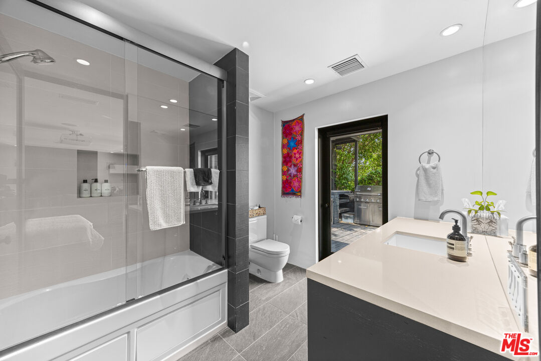 2300 Ronda Vista Dr