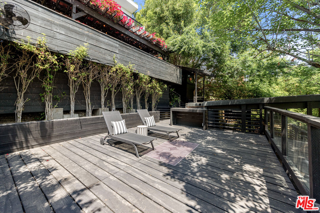 2300 Ronda Vista Dr